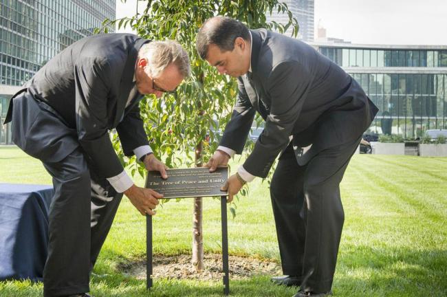 UN: Commemorative plaque joins 'Tree of Peace and Unity' marking end of WW II