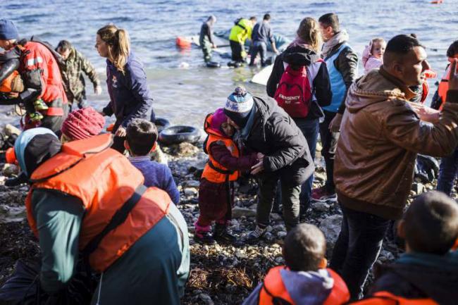 Refugees and migrants braving seas to flee to Europe in 2015 top one million: UN