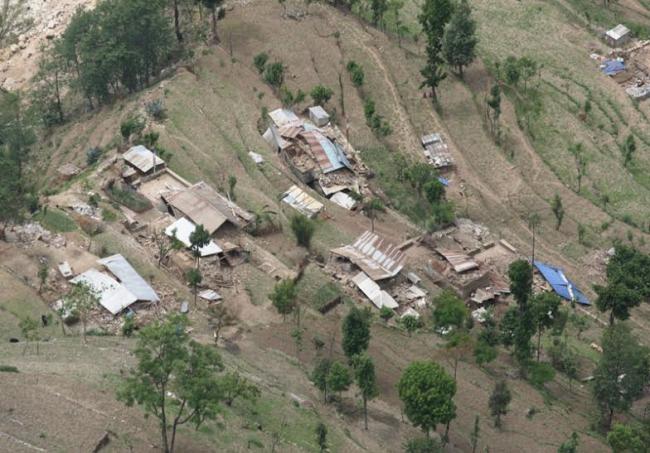 Three fresh tremors jolt Nepal, death toll crosses 8000