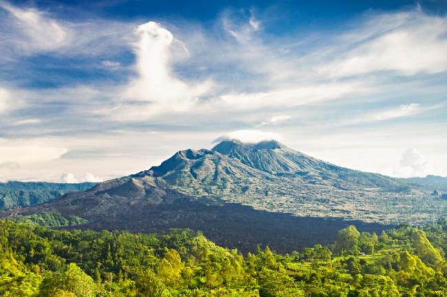 Bali volcano: Mount Agung erupts, airport closed down