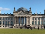Germany:Two Chinese tourists arrested in Berlin for giving Nazi Salute 