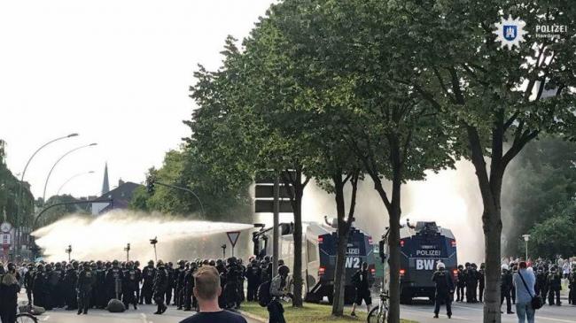 Hamburg anti-G20 protests enter day two, police beef security