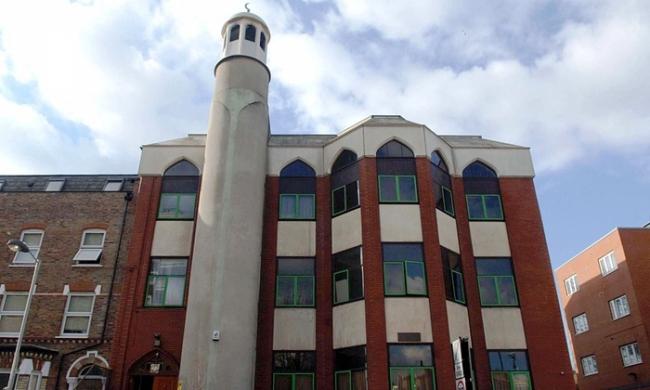 UK: One dies, several hurt as van mows down worshipers near Finsbury Park Mosque