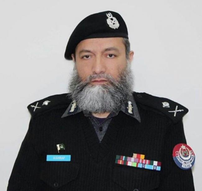 Suicide attack kills senior police official in Pakistan