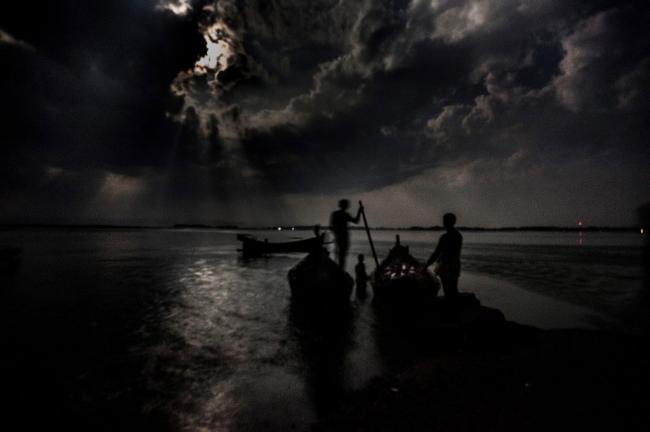 Rohingya refugee children perish as boat capsizes off Bangladesh â€“ UN migration agency