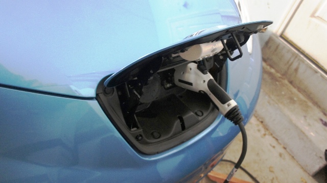 Canada aims to facilitate electric car travel by installing charging stations