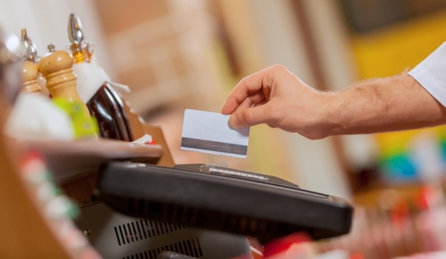 Is cashless society now becoming a reality in Canada?