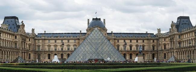 Paris: Louvre reopens 