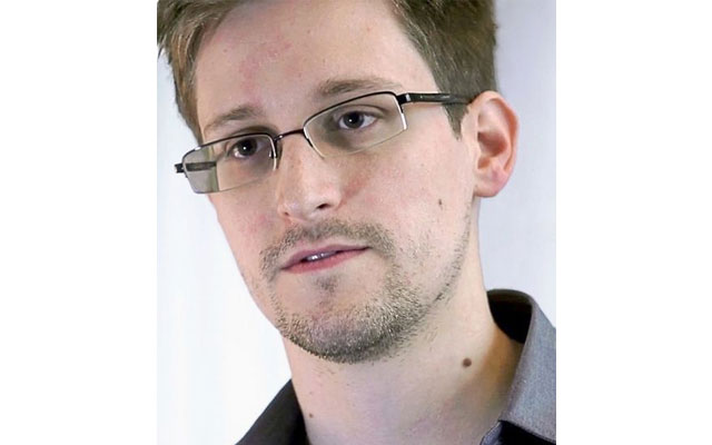 More than 1 million people urge Obama to pardon Snowden