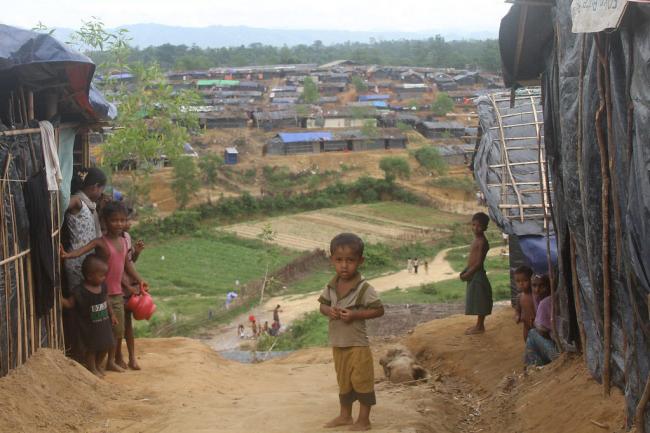 Disease outbreak â€˜real and present dangerâ€™ UNICEF warns, launching latrine-building plan in Coxâ€™s Bazar