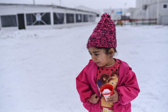  Backlogs and brutal weather put refugee and migrant children at risk in Europe â€“ UNICEF