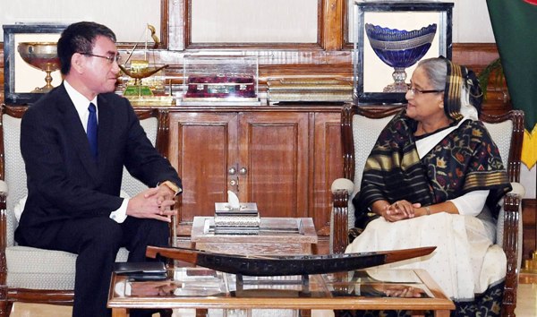 Sheikh Hasina meets Japanese minister in Dhaka, urges international community to persuade Myanmar to take back Rohingyas
