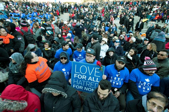 Thousands pay tribute to Toronto van attack victims, gather at vigil in show of solidarity 