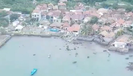 Indonesia: Over 220 people die as Tsunami hits Sunda Strait 