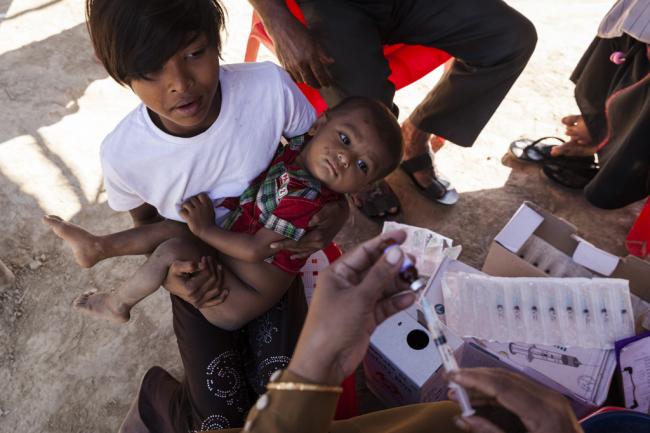 Bangladesh: UN agencies working to vaccinate half a million children against diphtheria