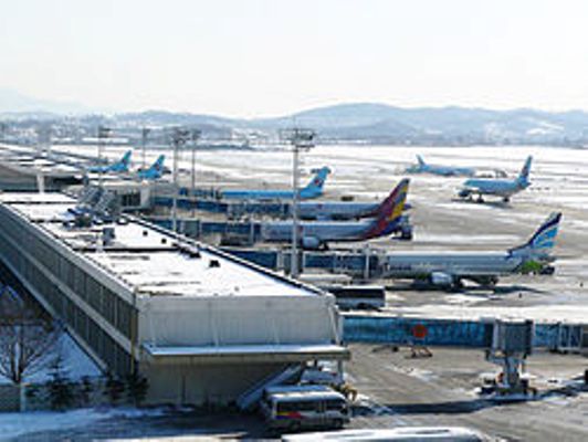 South Korea: Two airplanes collide at Gimpo airport, no casualty 