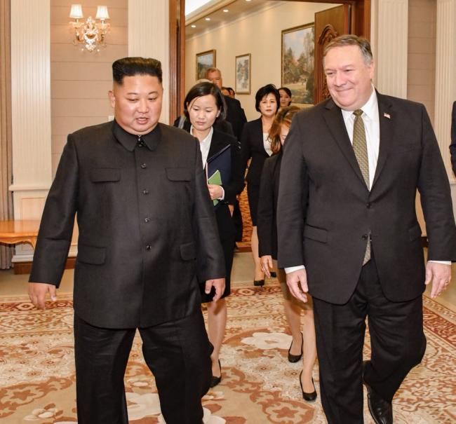 North Korea: Mike Pompeo meets Kim Jong Un in Pyongyang 