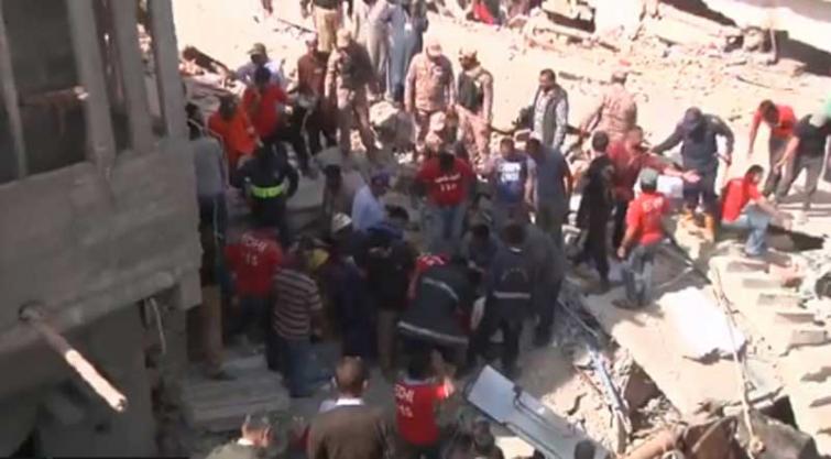 Pakistan: Karachi building collapse leaves three dead