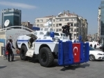 Turkish police use tear gas against women demonstrators