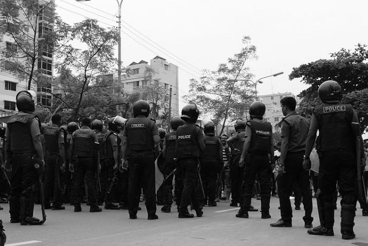 Bangladesh: Police surround suspected militant den in Narayanganj