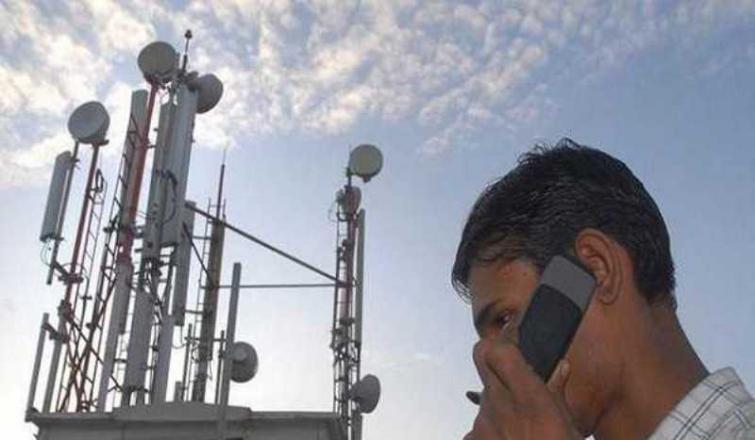 Bangladesh closes mobile phones along India border
