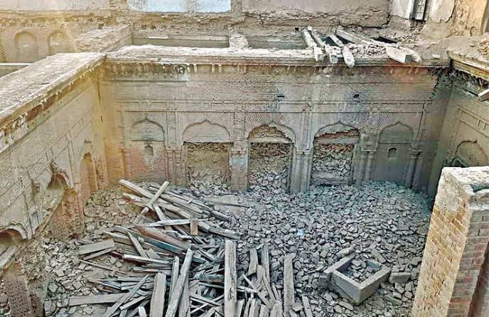 Locals partially demolish centuries old Guru Nanak palace in Pakistan