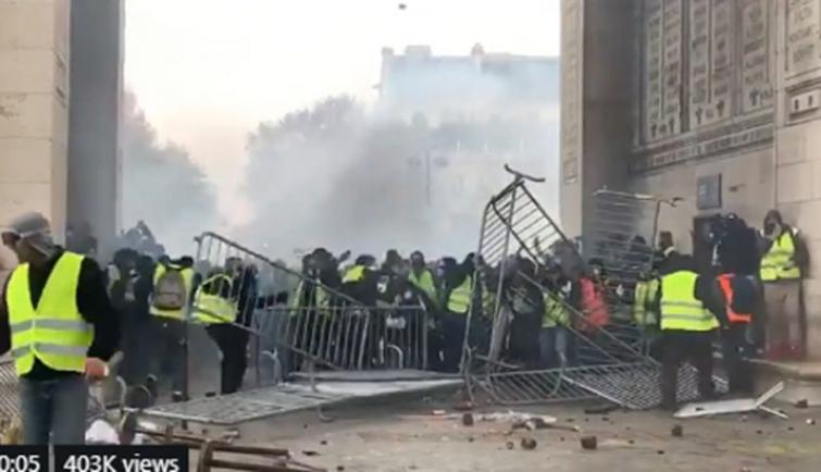 French Police detain over 120 people amid Yellow Vest rallies in Paris