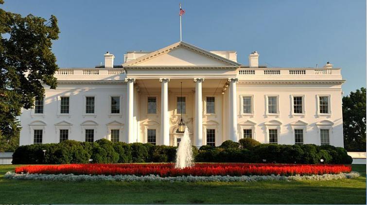 White House on lockdown after suspicious package found outside gate