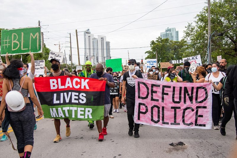 Black Lives Matter Rally starts in Manhattan, police begin to detain activists