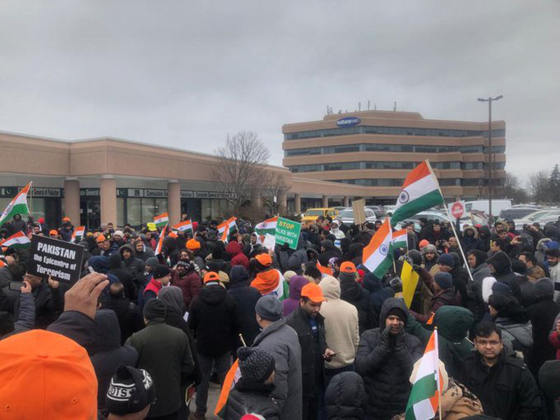 Canada: Indian diaspora demonstrate outside Pakistan Consulate in Toronto on 'Black Day'