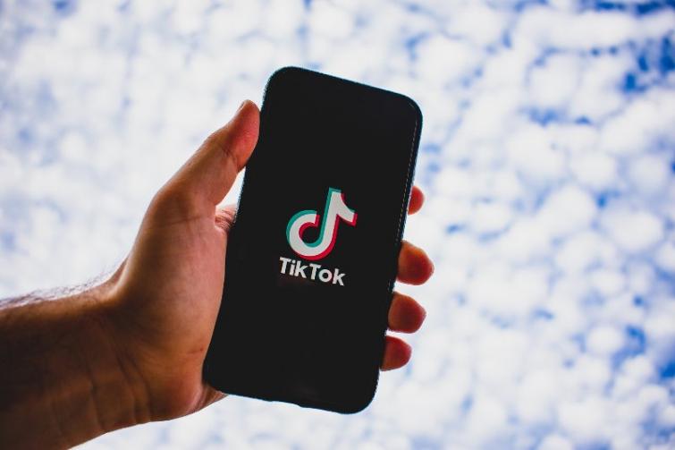 Pakistan bans Chinese video-sharing app Tik Tok