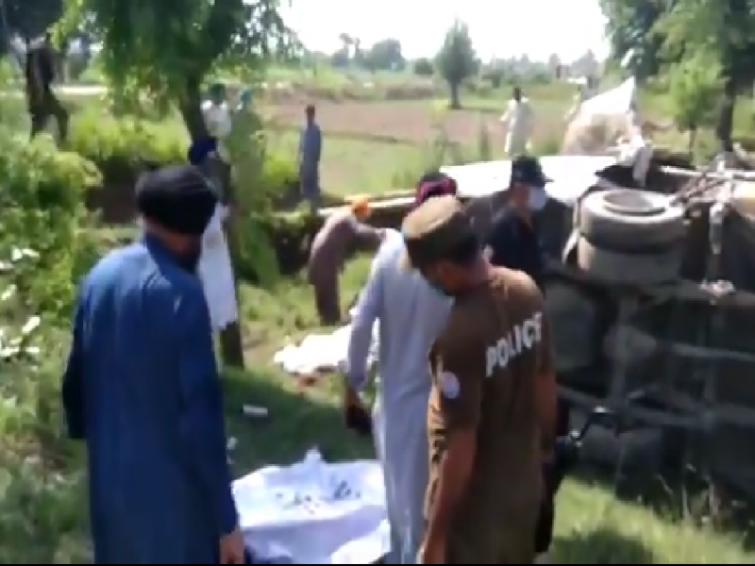 Death toll of Pakistan's train-van collision rises to 22