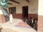 Pakistan: Students forced to sit on floor and study amid biting cold