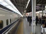 Man attacks Tokyo train with knife, starts fire; 10 injured