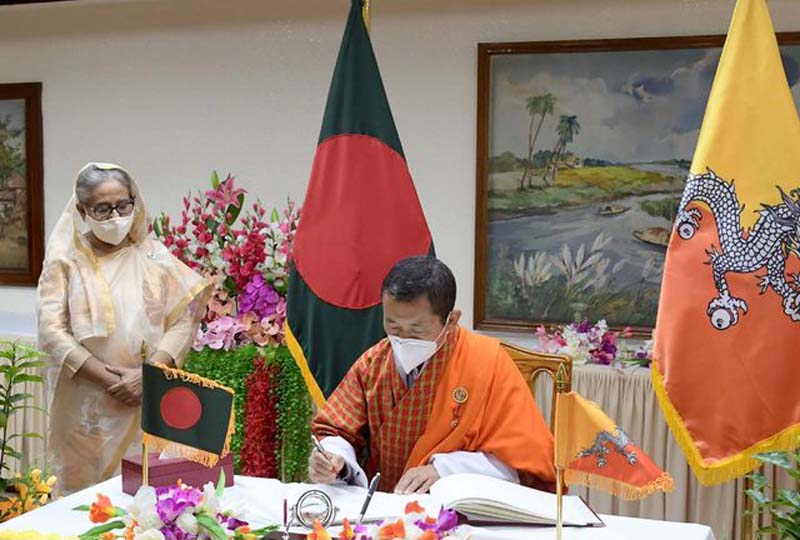 Bangladesh PM stresses on infrastructure to develop trade with Bhutan