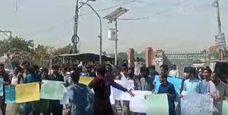 Quetta: Police baton-charge protesting students