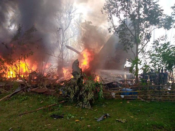 Military plane carrying 85 people crashes in Philippines, 17 dead, 40 rescued so far