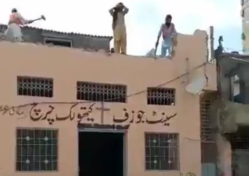 Pakistan: 3 of 4 churches along Karachi's Gujjar Nullah demolished