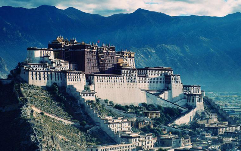 Tibet: China declares teaching in Tibetan language 'unconstitutional'