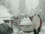 Pakistan: Heavy snow leaves 21 people stranded in their cars dead in Murree