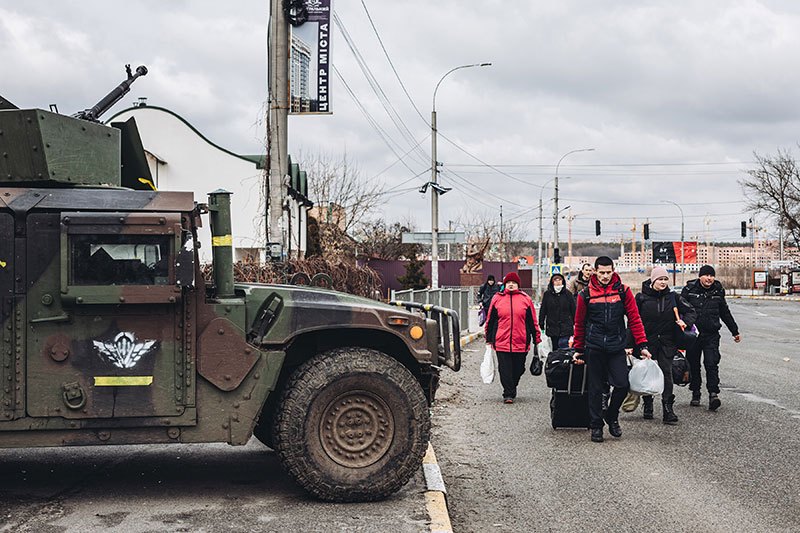 Ukraine: Over 9,000 people leave Mariupol