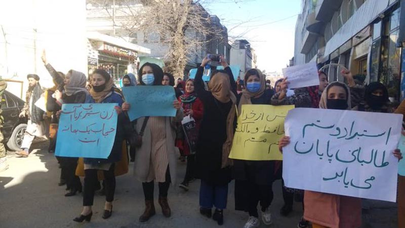 Afghanistan women start writing protest slogans on Kabul walls