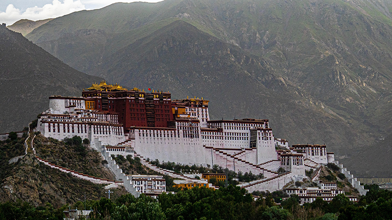 Chinese authorities close Potala Palace amid COVID-19 outbreak in Tibet