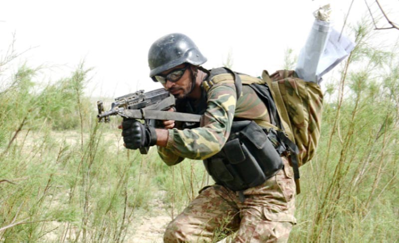 Pakistan: Soldier dies close to Afghanistan border
