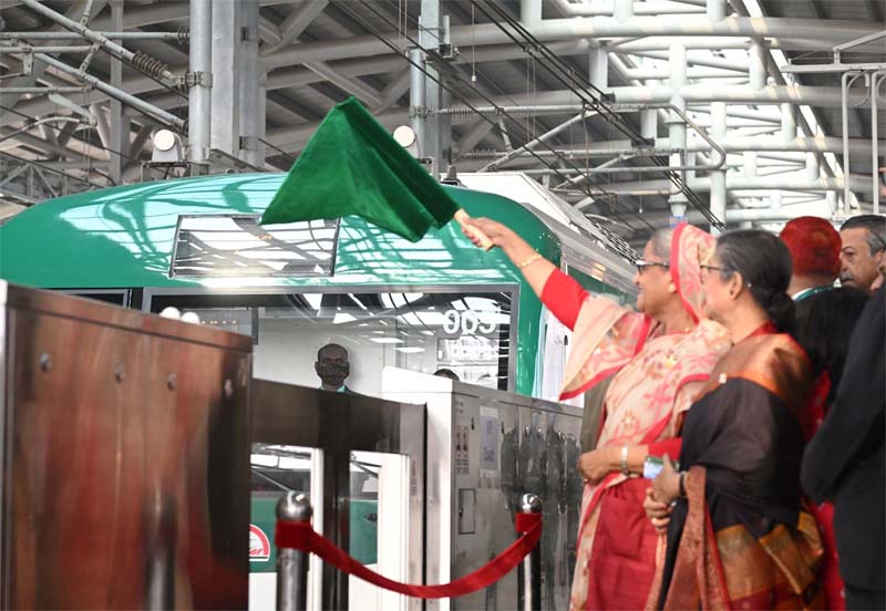 Bangladesh: Sheikh Hasina flags off first metro train in Dhaka