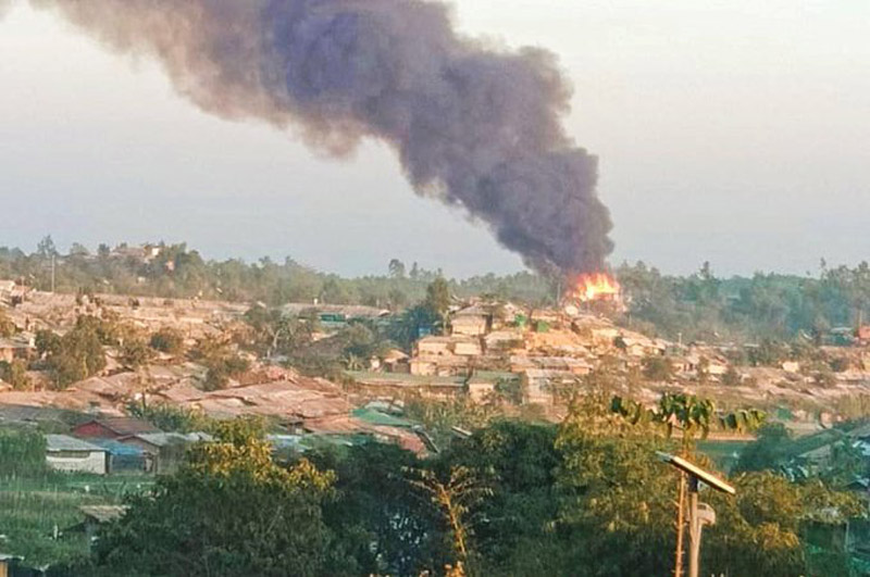 Fire breaks out at Rohingya camp in Bangladesh, over 1000 shanties gutted