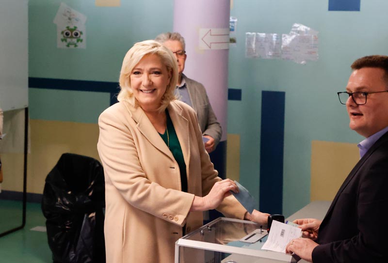 France: Voting begins in presidential election