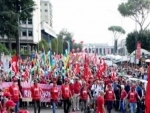 Thousands rally in Rome to defend Italy's constitution