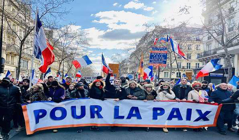 France: Thousands demonstrate in Paris to protest against sending arms to Ukraine
