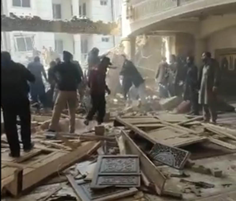 Peshawar mosque blast leaves 32 dead, Tehreek-e-Taliban Pakistan claims responsibility